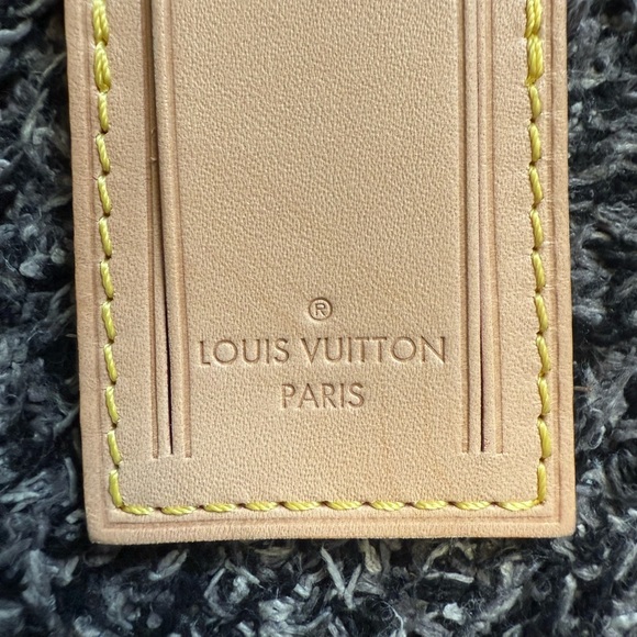 Louis Vuitton Beige Luggage Tag - Picture 2 of 9